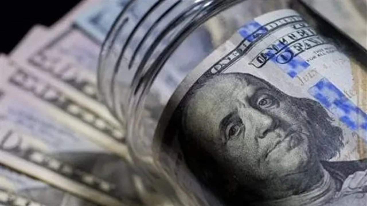 سعر صرف الدولار يشهد تغيرات جديدة في البنوك المصرية